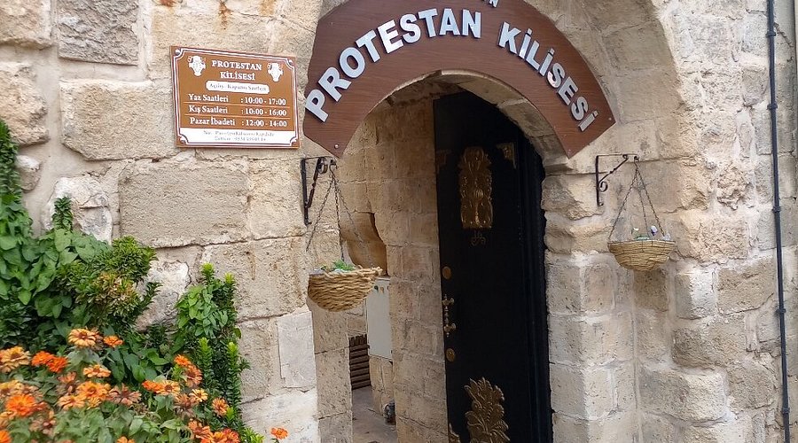 Mardin Protestan Kilisesi'nin taş mimarisi ve tarihi yapısı